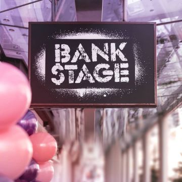 Außenwerbung der Bankstage
